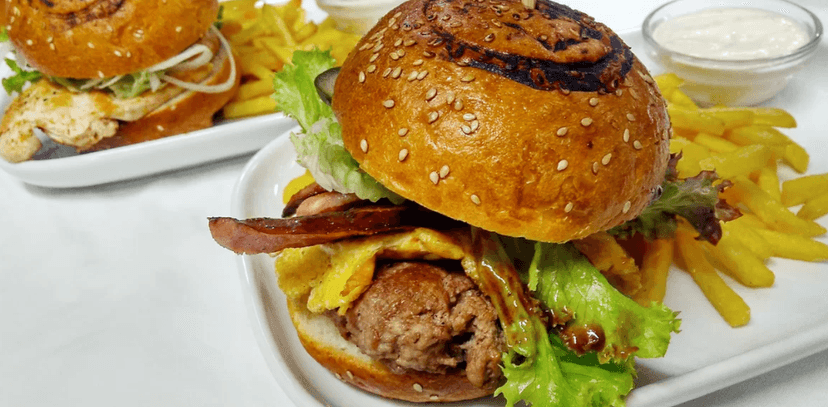 1× burger dle výběru + hranolky