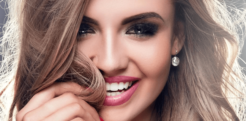 Permanentní make-up očních linek nebo obočí