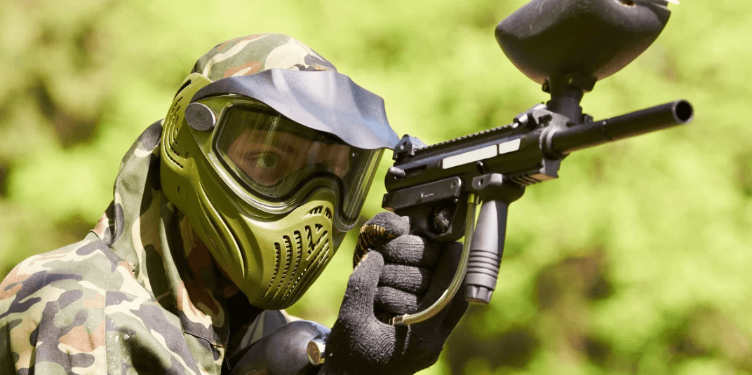 4 hodiny paintballu na tankodromu
