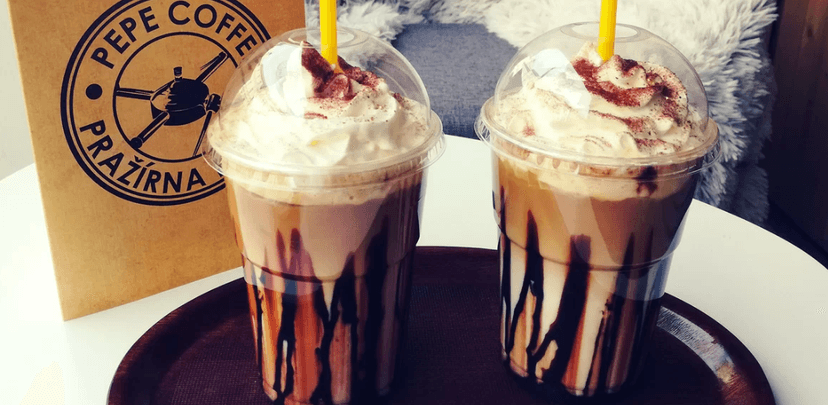 2 prémiová espressa, capuccina či ledová latté 