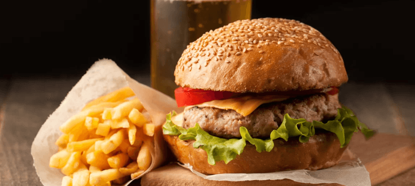 Canada burger, domácí hranolky a nápoj
