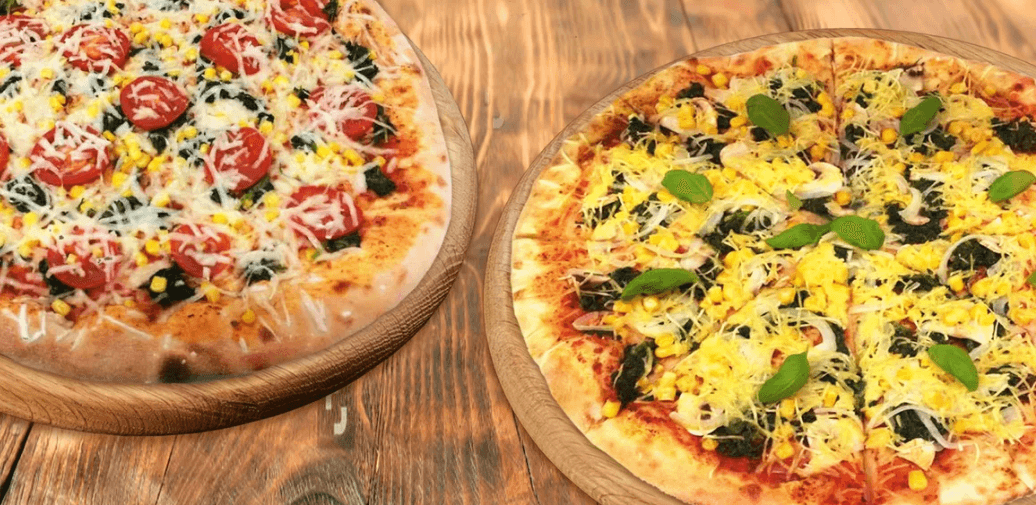 2× pizza dle výběru + 2x nápoj s rozvozem