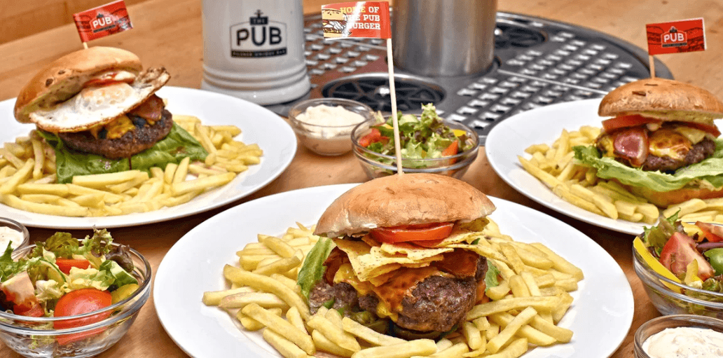 1× burger dle výběru + hranolky + salát
