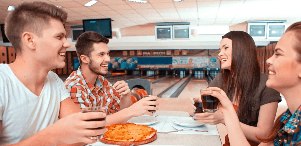1 hodina bowlingu + 2× pizza 