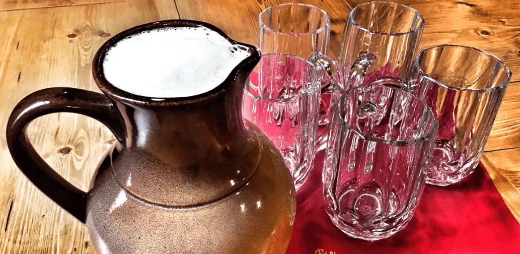 Džbánek piva o obsahu 2,5 l