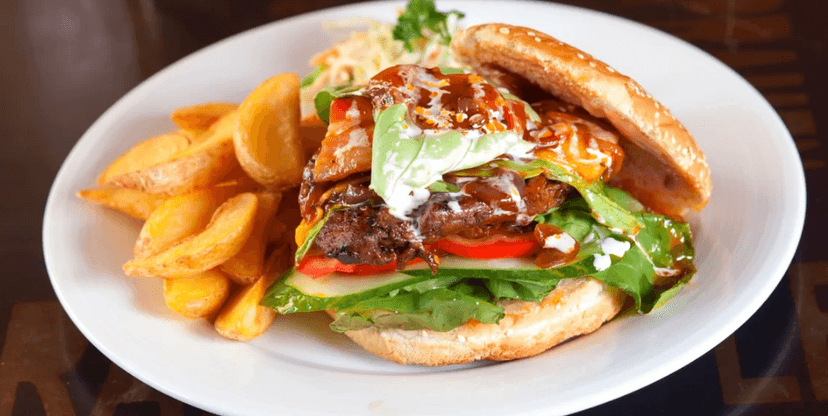 Burger - jehněčí,vepřový,kuřecí či vegetariánský 