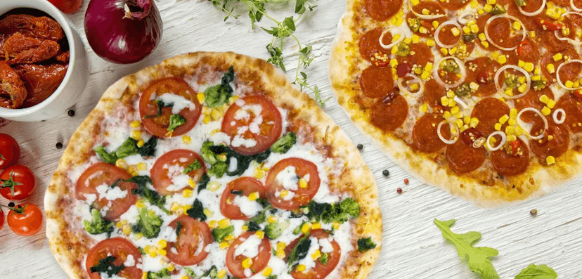 Dvě pizzy o průměru 32 cm
