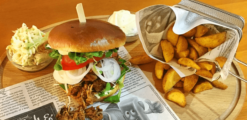 2× 150g burger z trhaného pečeného vepřového