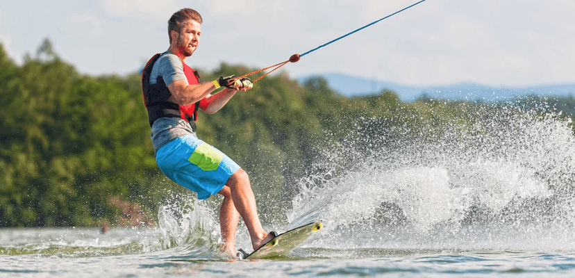 Výuka wakeboardingu pod vedením instruktora
