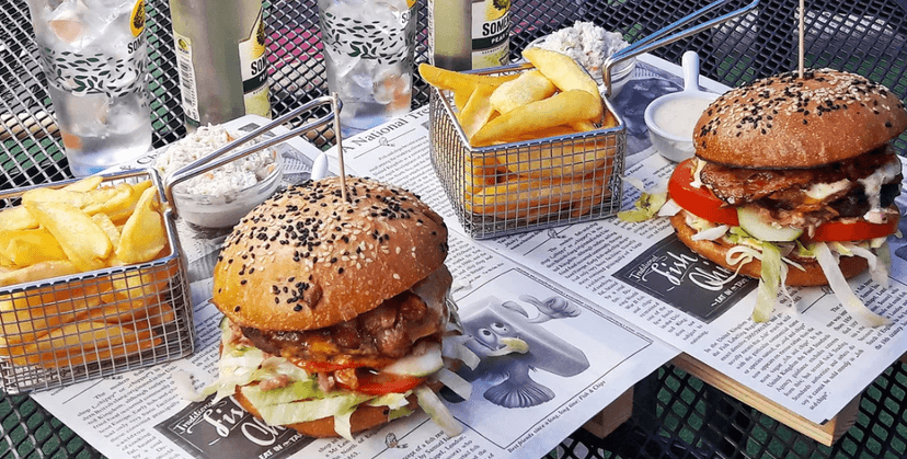 Burger, hranolky a hruškový cider pro dva