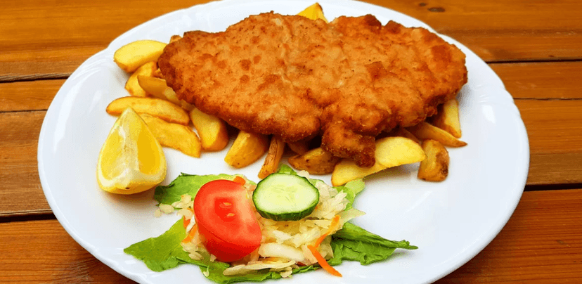 Vepřový řízek přes celý talíř (250 g) + obloha