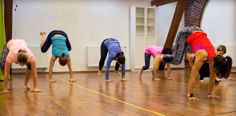 Skupinové cvičení s fyzioterapeuty