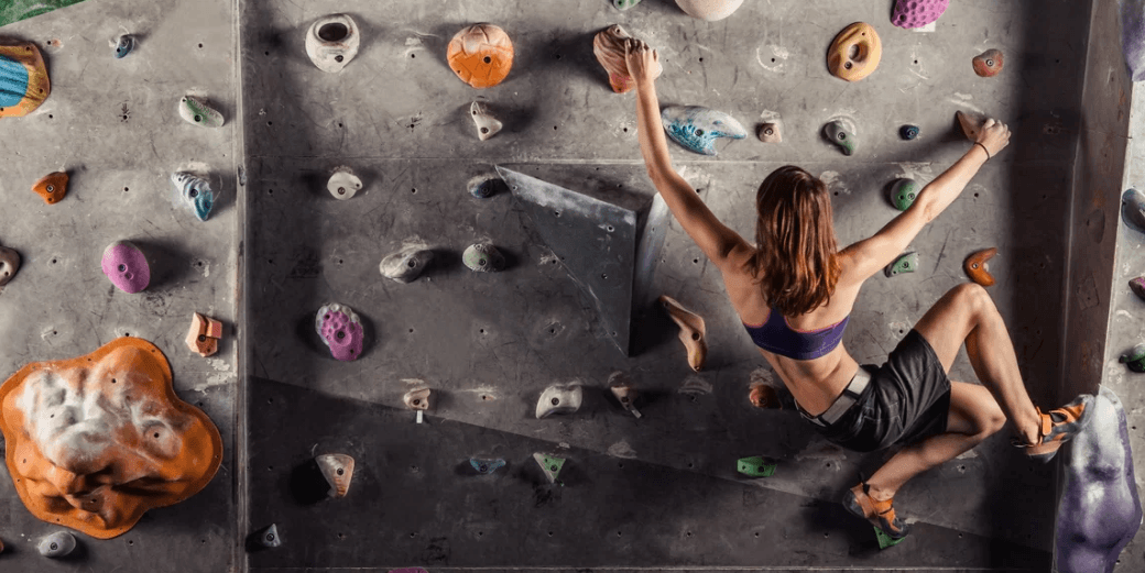Boulderová lezecká stěna – hodinový vstup