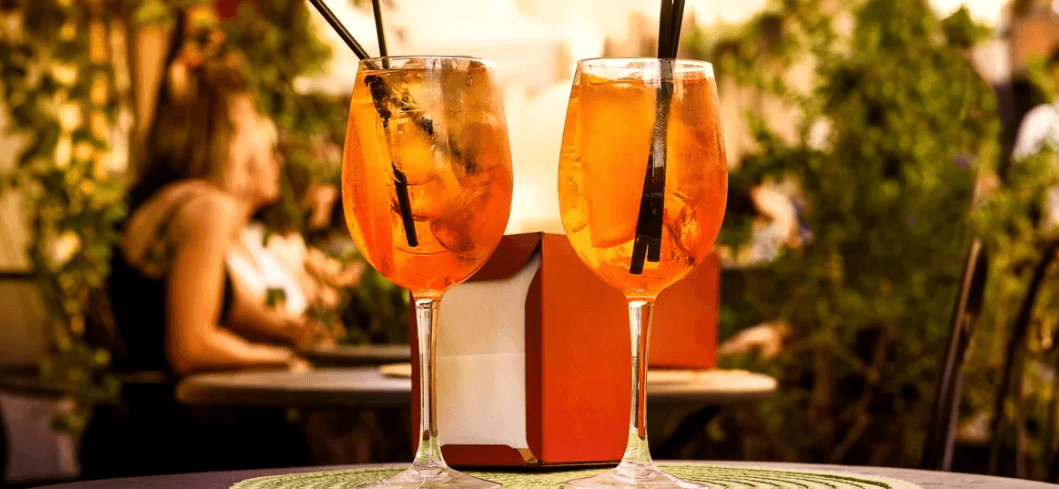 2 drinky Aperol Spritz 