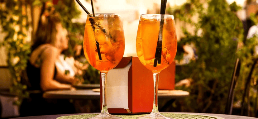 2 drinky Aperol Spritz 