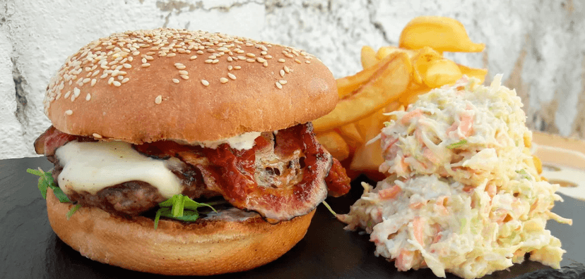 1× burger Talián + hranolky