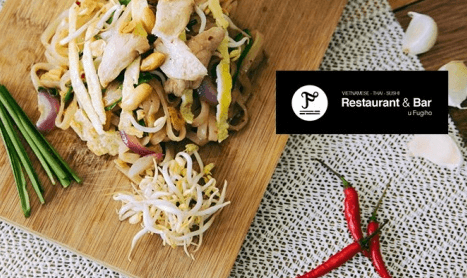 Výběr ze 6 asijských Hot Pot pokrmů pro 2–3 osoby