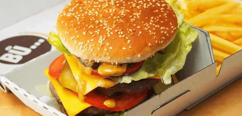 2× burger (à 100 g masa) a hranolky (à 150 g)