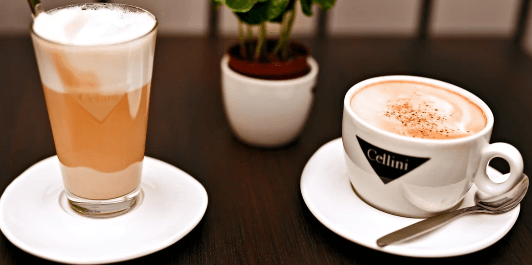 Dvě kávy v novém café & clubu