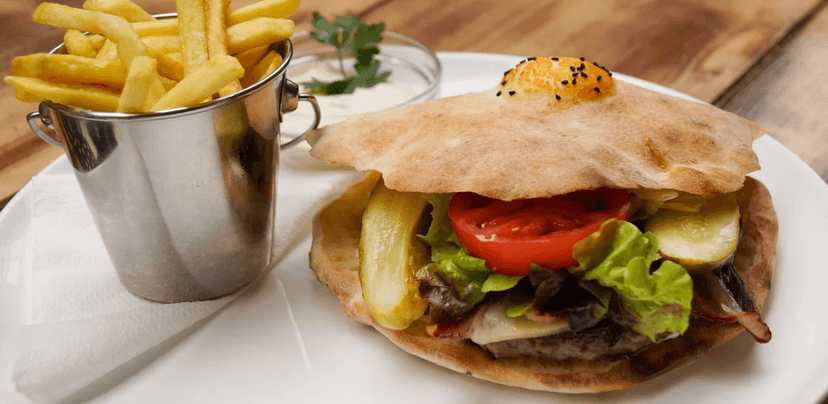 Bosenský „Special“ s 200 g mletého masa a hranolky