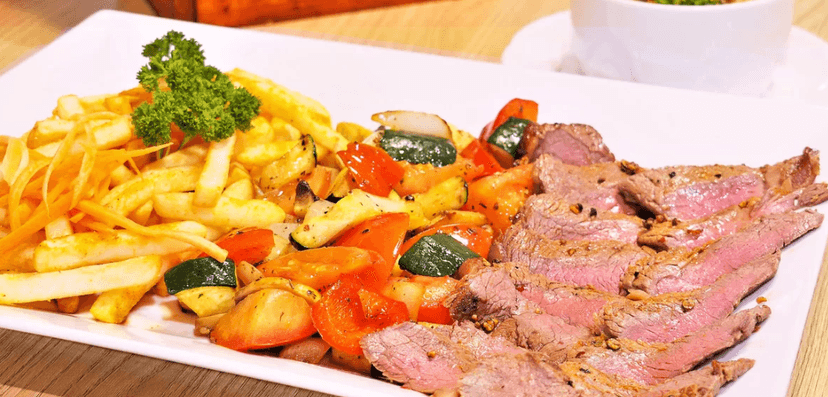 Hovězí rib eye steak s bohatou přílohou pro 2