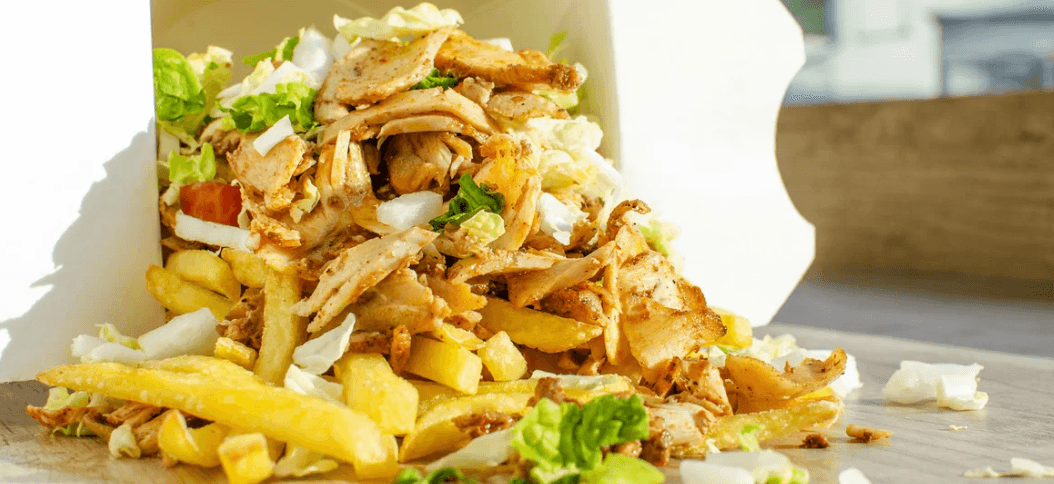 Velký kebab box a hranolky s sebou