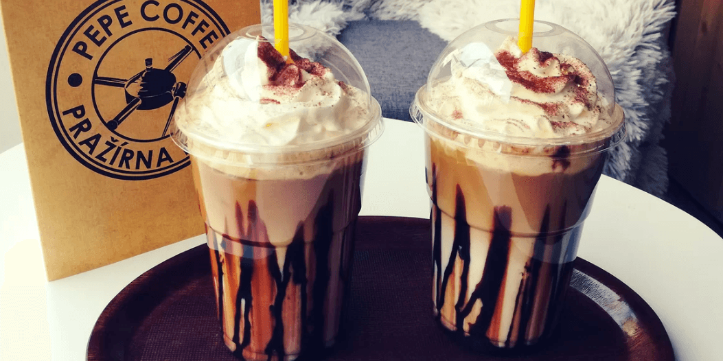 2× horké latte, cappuccino nebo ledové latte