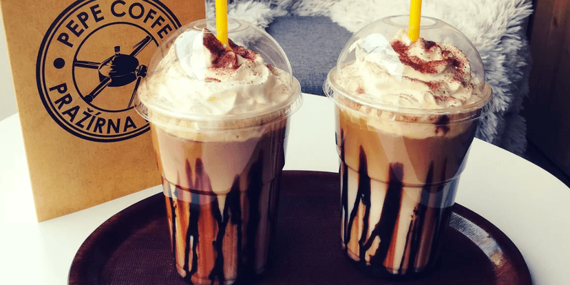2× horké latte, cappuccino nebo ledové latte