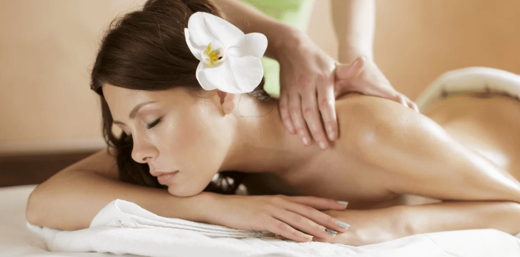 Revitalizační solná masáž + relaxační zábal