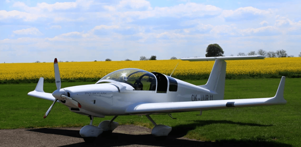 Poznávací lety i pilotáž v dolnoplošníku