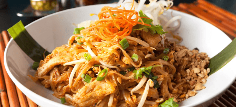 Vyhlášené nudle Pad Thai a předkrm i dezert