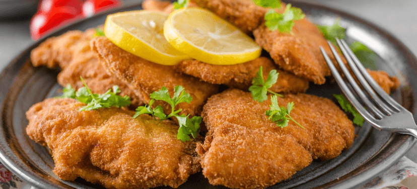 600g řízků a salát + pečivo