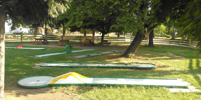 Minigolf v přírodě na 90 min pro dva