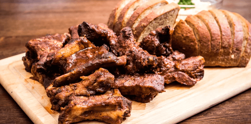 1 kg vepřových žeber v domácí BBQ omáčce