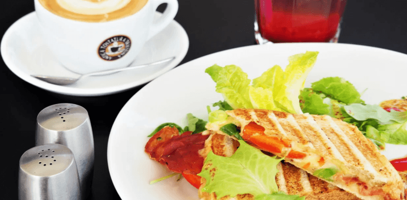 Sladké nebo slané menu s kávou a domácí malinovkou