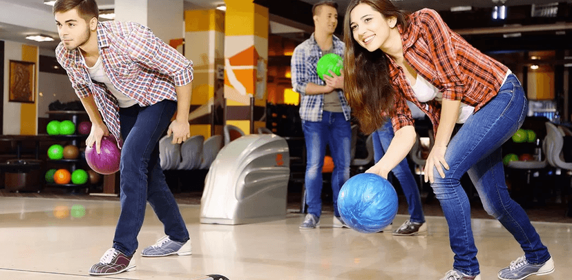 Hodinová hra bowlingu pro partu