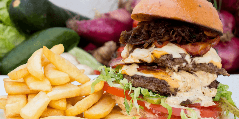 Šťavnatý Big Cheese se steakovými hranolky