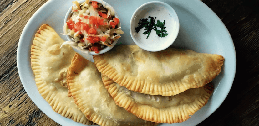 Gruzínské čebureky a pivo či víno dle výběru