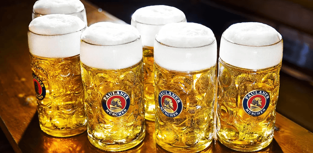 Tuplák piva z mnichovského Oktoberfestu