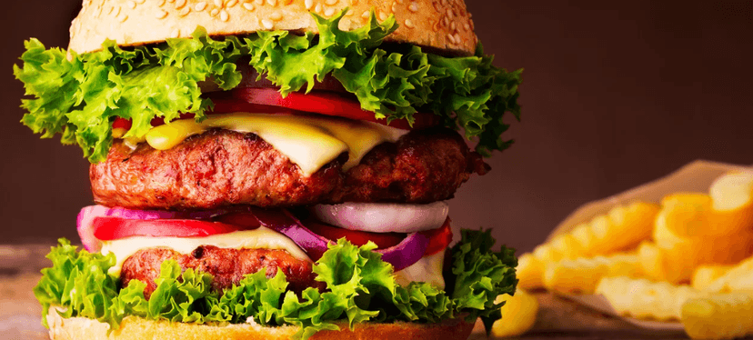 Hovězí XXL burger a domácí hranolky