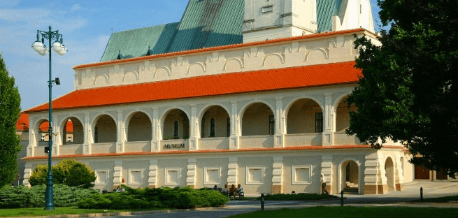 Vstup do muzea, galerie Špalíček a hvězdárny