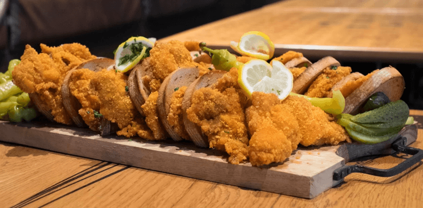 1,5 kg kuřecích řízků na prkně