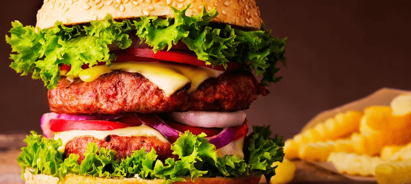 Hovězí XXL burger a domácí hranolky