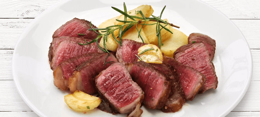 Roastbeef s brambůrky a tatarkou pro 2