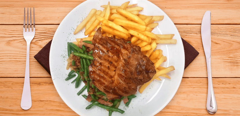 200 g přírodní krkovice s fazolkami, slaninou 
