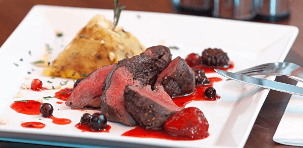 Menu s jelením steakem, filetem z okouna + víno