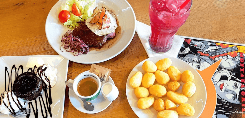 Hovězí steak, dezert, limonáda a kafe