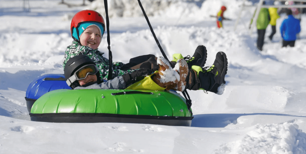 10 jízd na snowtubingové dráze