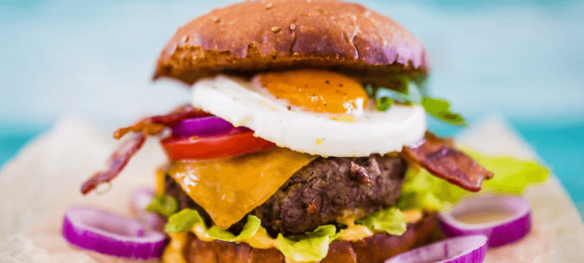 Burger menu se 100% bio hovězím Angus, hranolky 