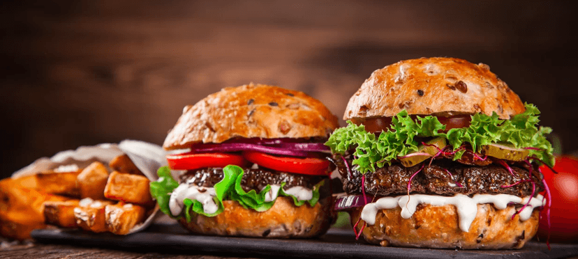 Hamburger nebo křupavá quesadilla a limonáda